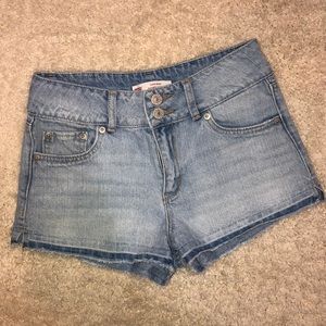 Levi’s | High Rise Shorty Short